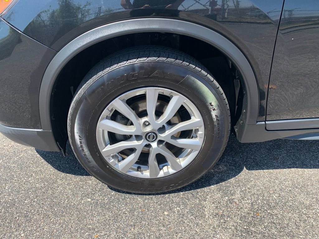 Used 2018 Nissan Rogue SV image 33