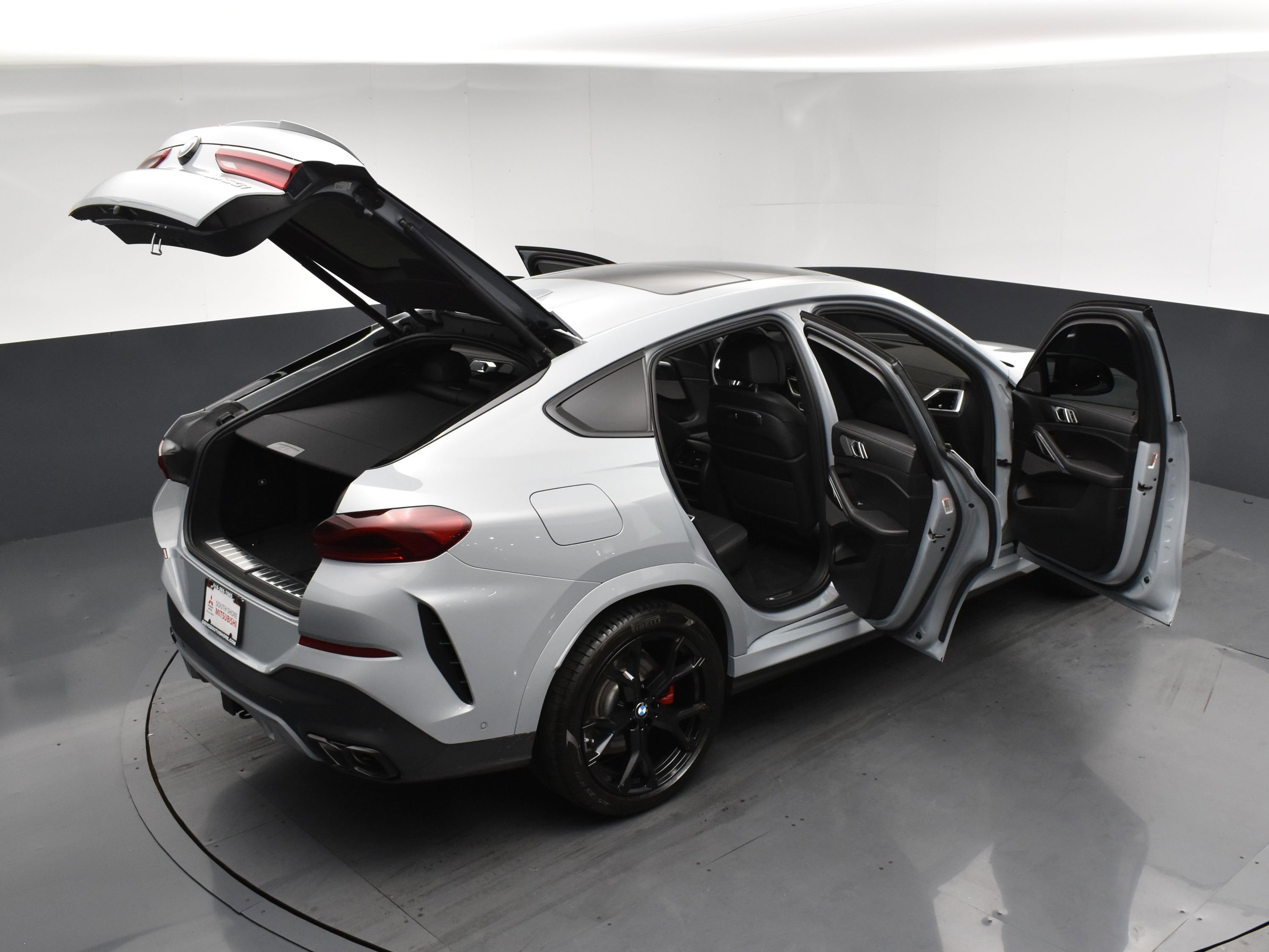 Used 2024 BMW X6 M60i w/ M Sport Professional Package image 28