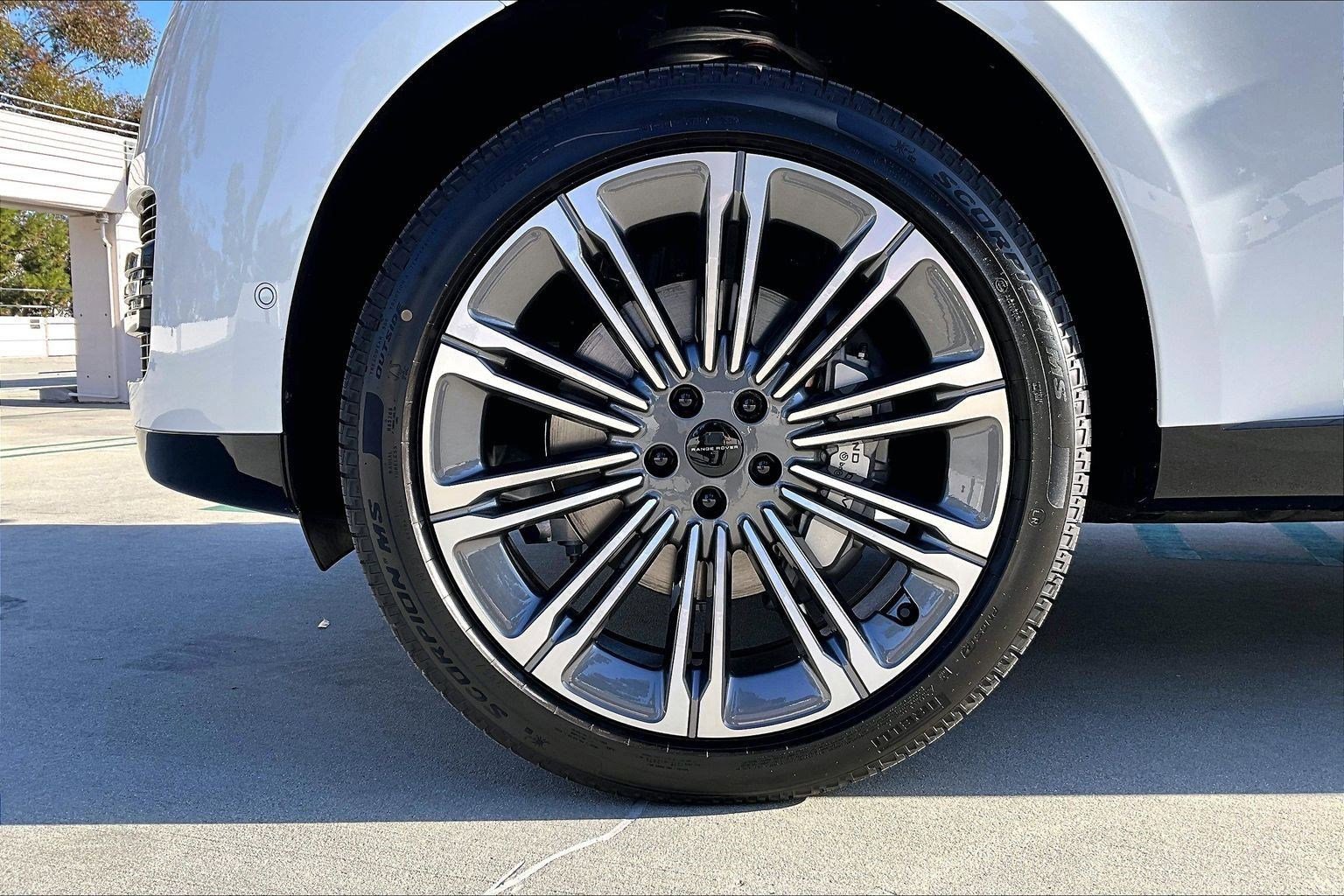 New 2026 Land Rover Range Rover SE image 6