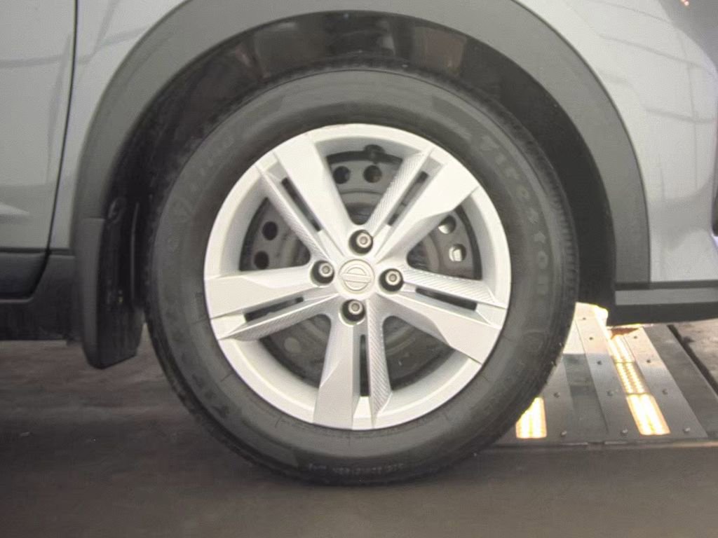 Used 2024 Nissan Kicks S image 18