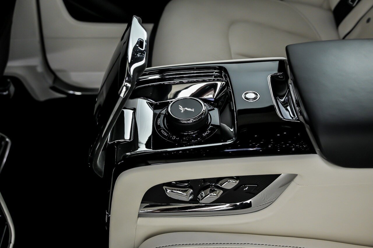 Used 2021 Rolls-Royce Cullinan AWD/4WD image 25