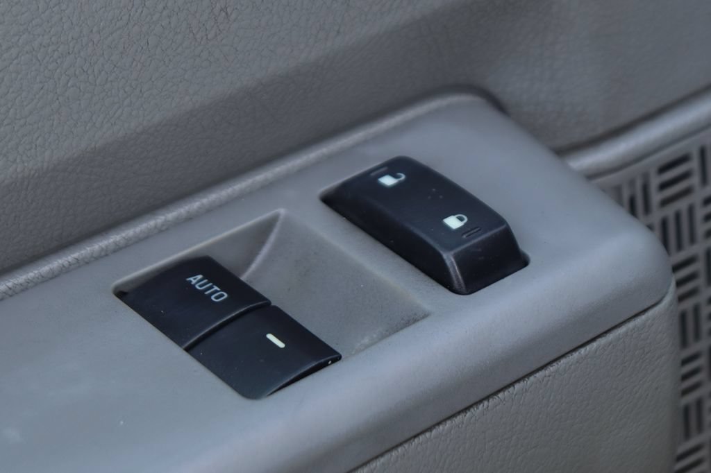 Used 2016 Ford E-450 and Econoline 450 Super Duty w/ Power Windows & Locks Group RWD image 18