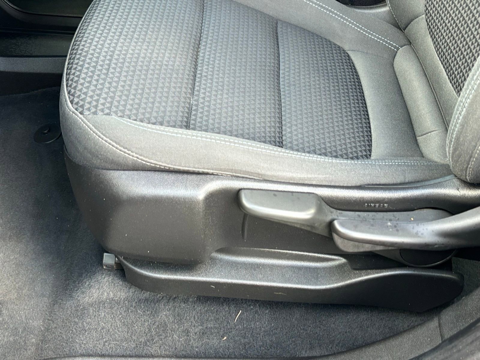 Used 2023 Chevrolet Bolt EUV LT image 18