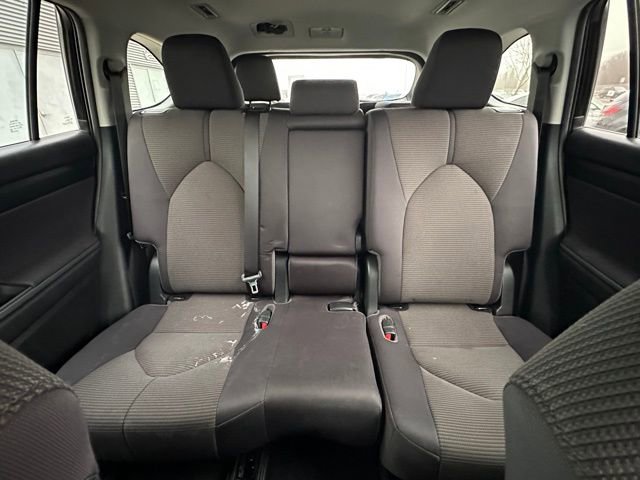 Used 2021 Toyota Highlander L image 26