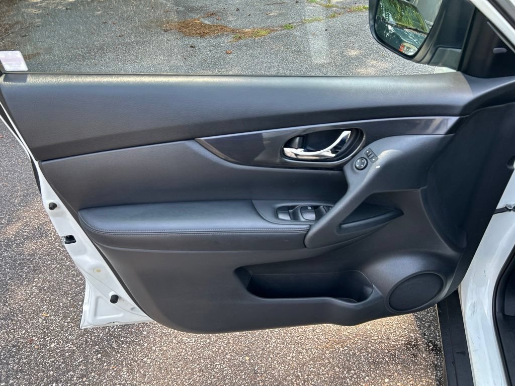 Used 2019 Nissan Rogue SV FWD image 15