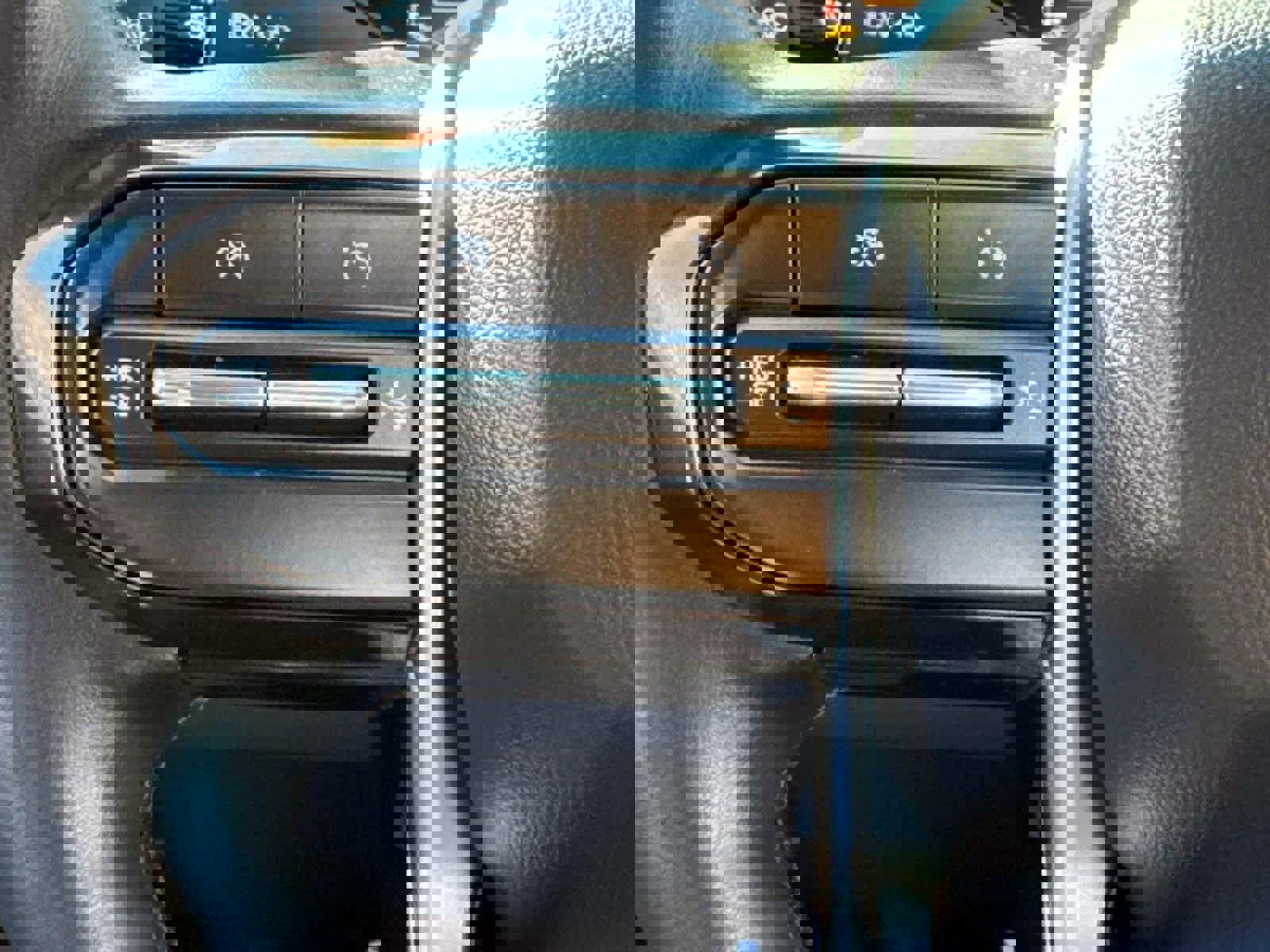 Used 2023 Chevrolet Colorado LT w/ LT Convenience Package III image 17