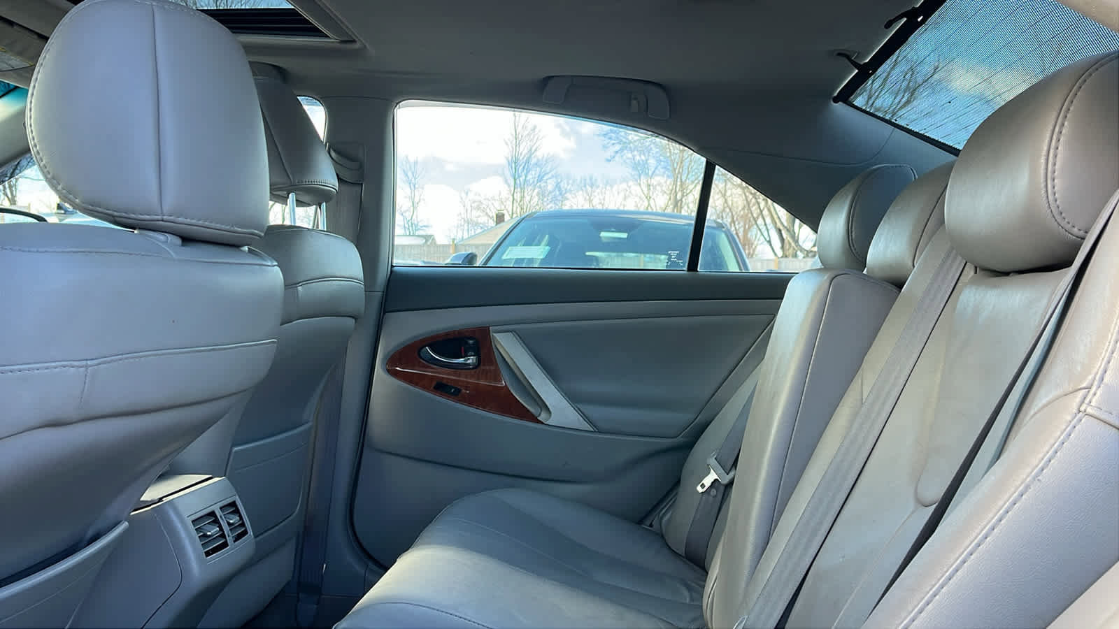 Used 2010 Toyota Camry XLE image 19