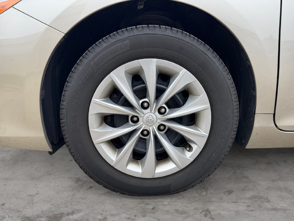 Certified 2017 Toyota Camry LE FWD image 9