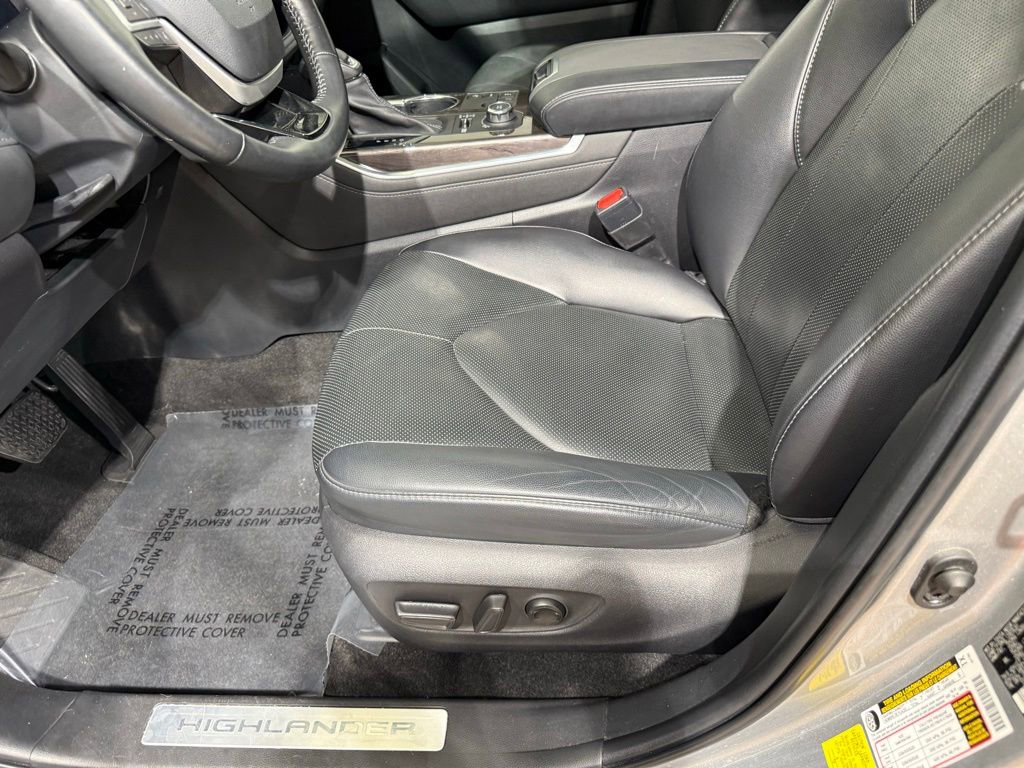 Used 2023 Toyota Highlander Limited AWD/4WD image 14