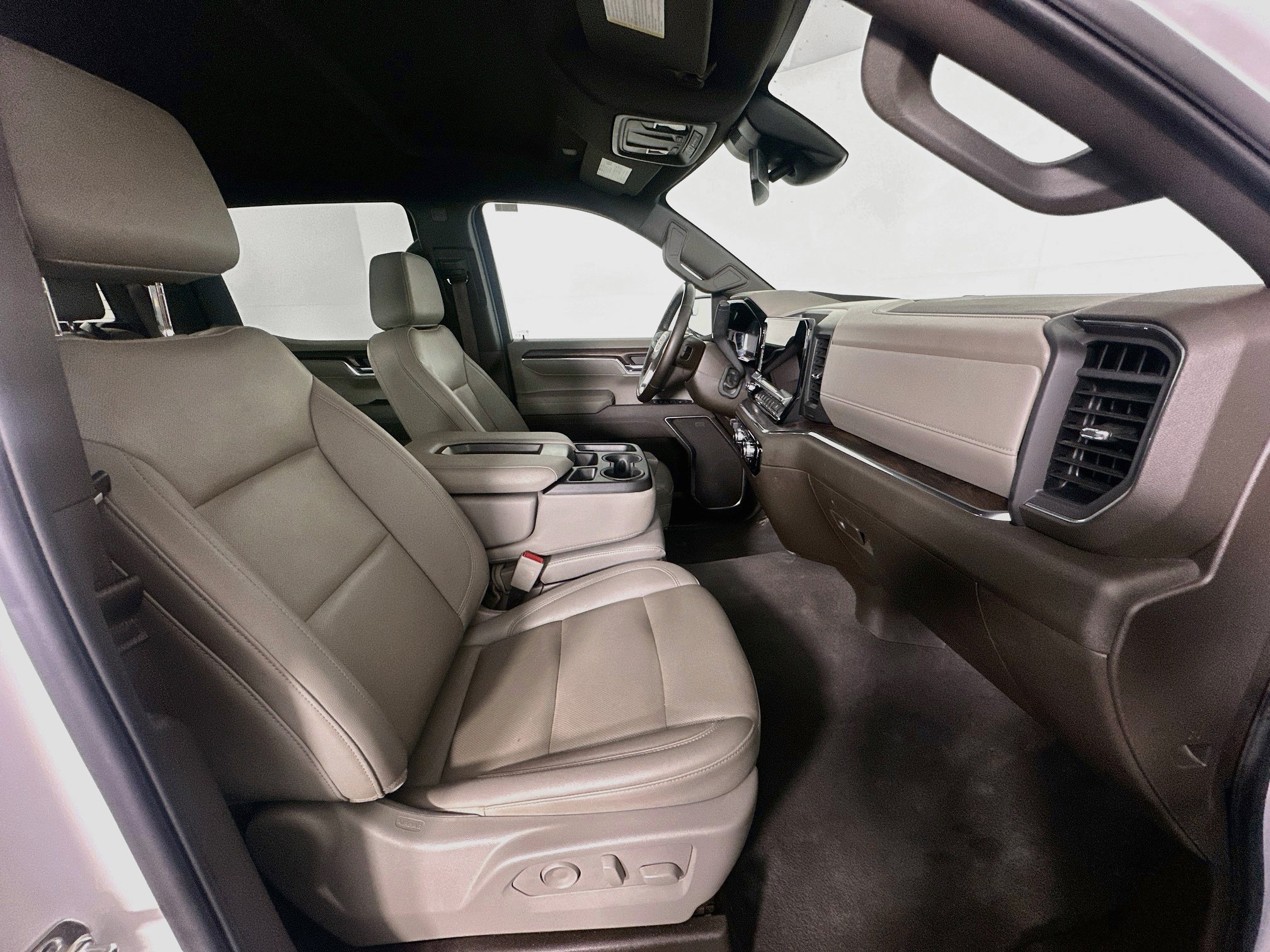 Used 2025 GMC Sierra 1500 SLT RWD image 31