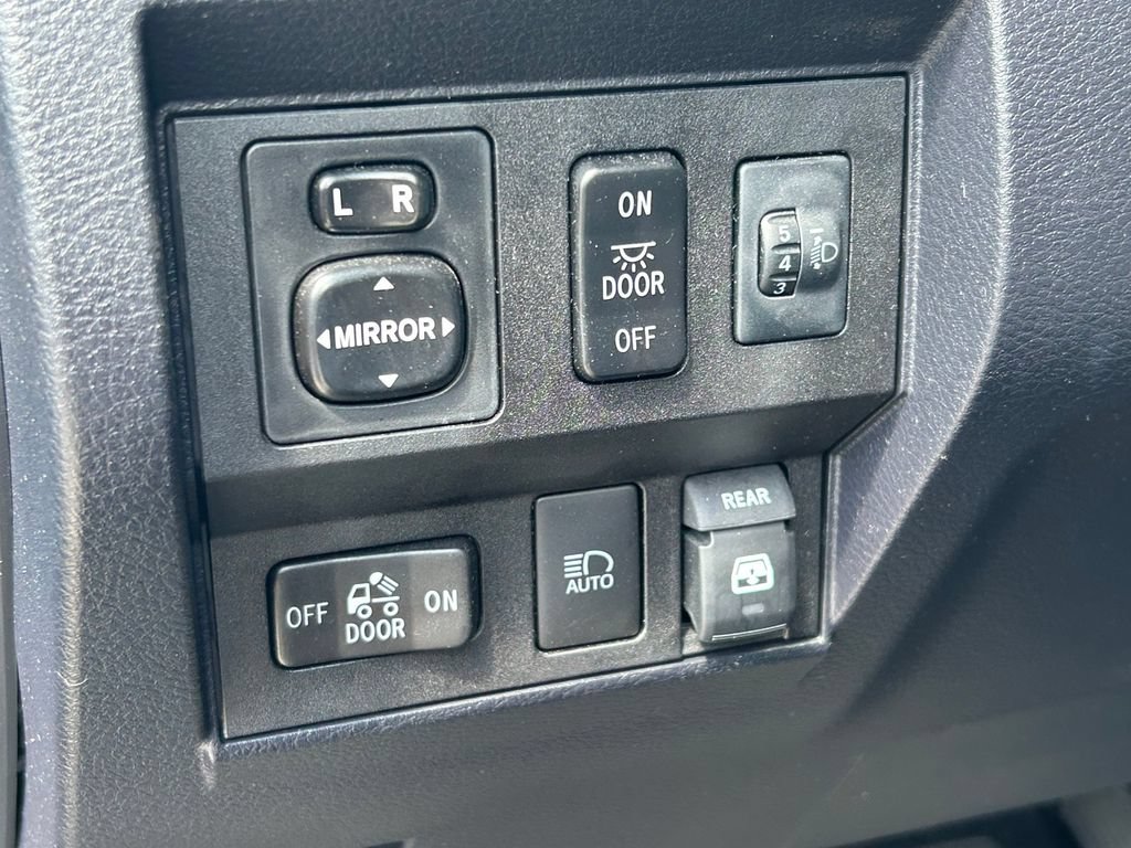 Used 2018 Toyota Tundra SR5 w/ SR5 Upgrade Package RWD image 27