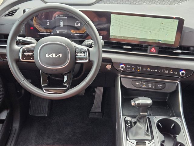 Certified 2026 Kia Carnival EX FWD image 25