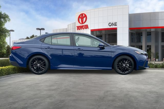 Used 2025 Toyota Camry SE FWD image 3