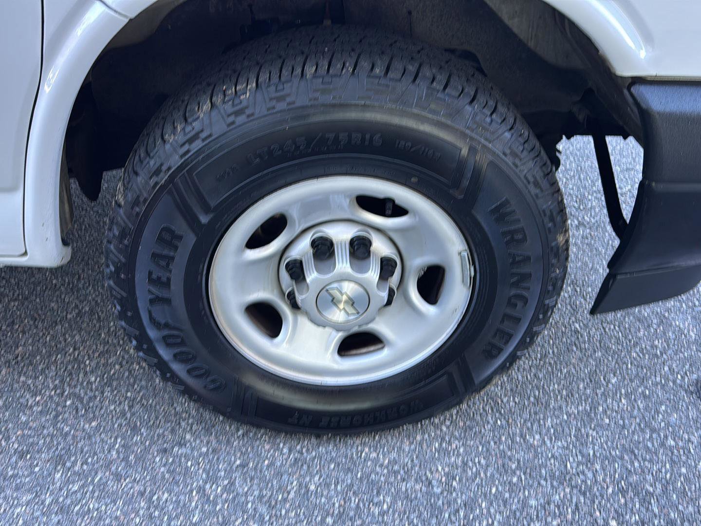 Used 2022 Chevrolet Express 2500 w/ Driver Convenience Package image 24