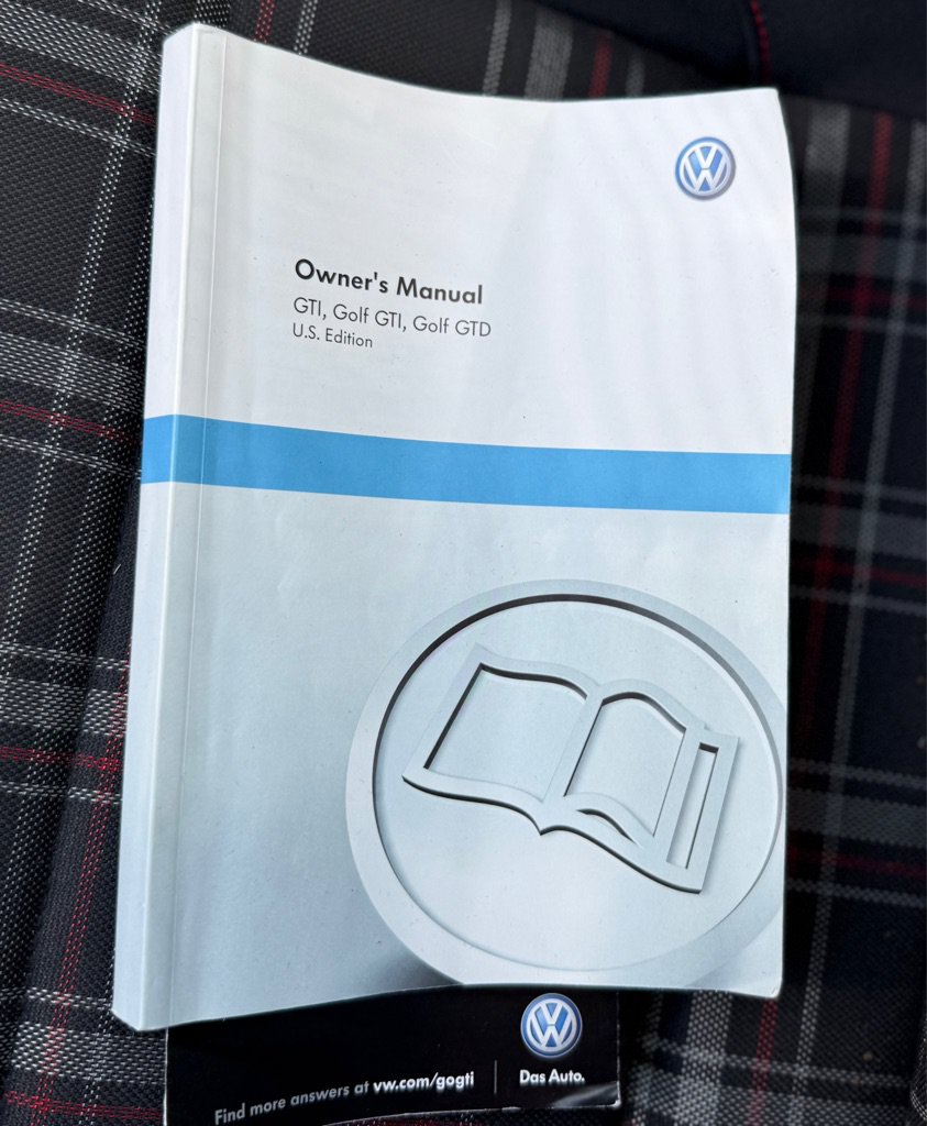 Used 2011 Volkswagen Golf 2-Door FWD image 13