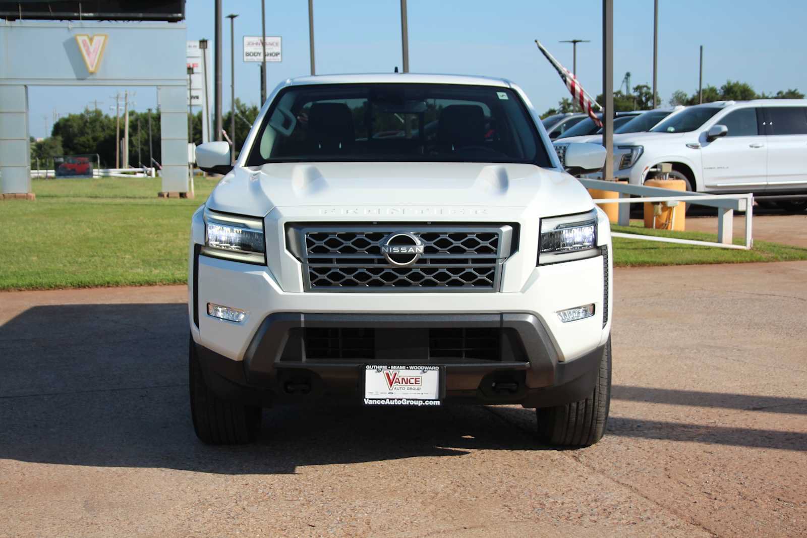 Used 2023 Nissan Frontier SV w/ SV Premium Package AWD/4WD image 3