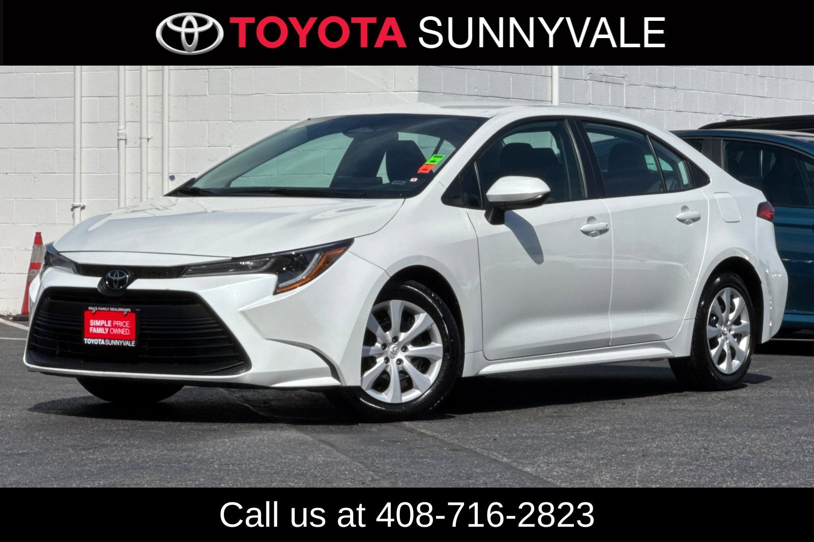Used 2025 Toyota Corolla LE FWD image 2