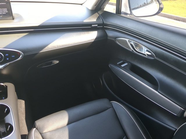 Used 2025 Genesis Electrified GV70 w/ Prestige Package AWD/4WD image 17
