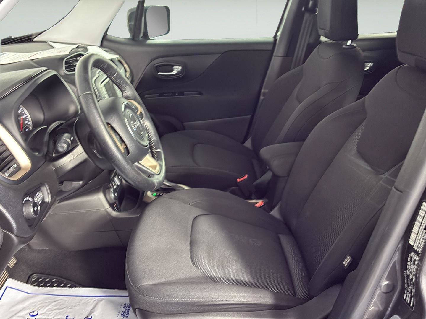 Used 2017 Jeep Renegade Latitude w/ Cold Weather Group AWD/4WD image 23