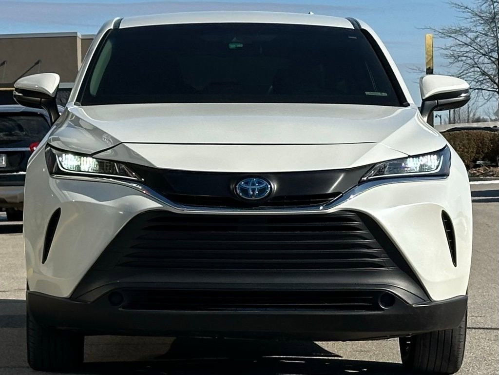 Used 2022 Toyota Venza XLE image 3