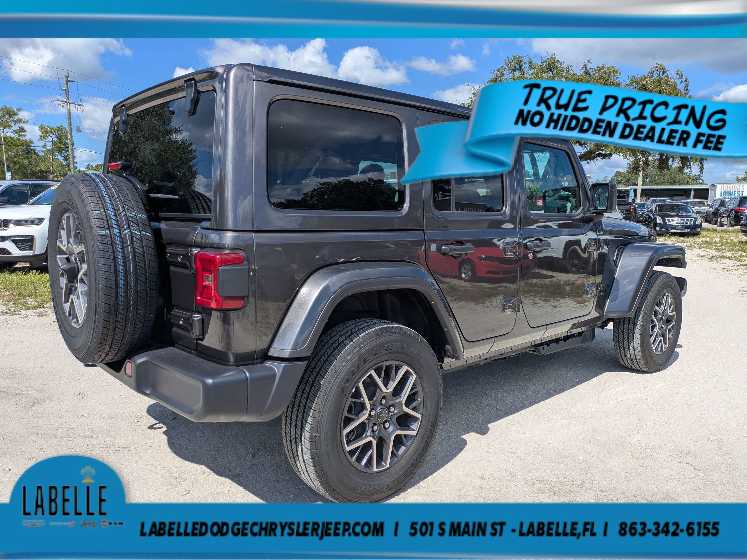 Used 2026 Jeep Wrangler Unlimited Sahara AWD/4WD image 2