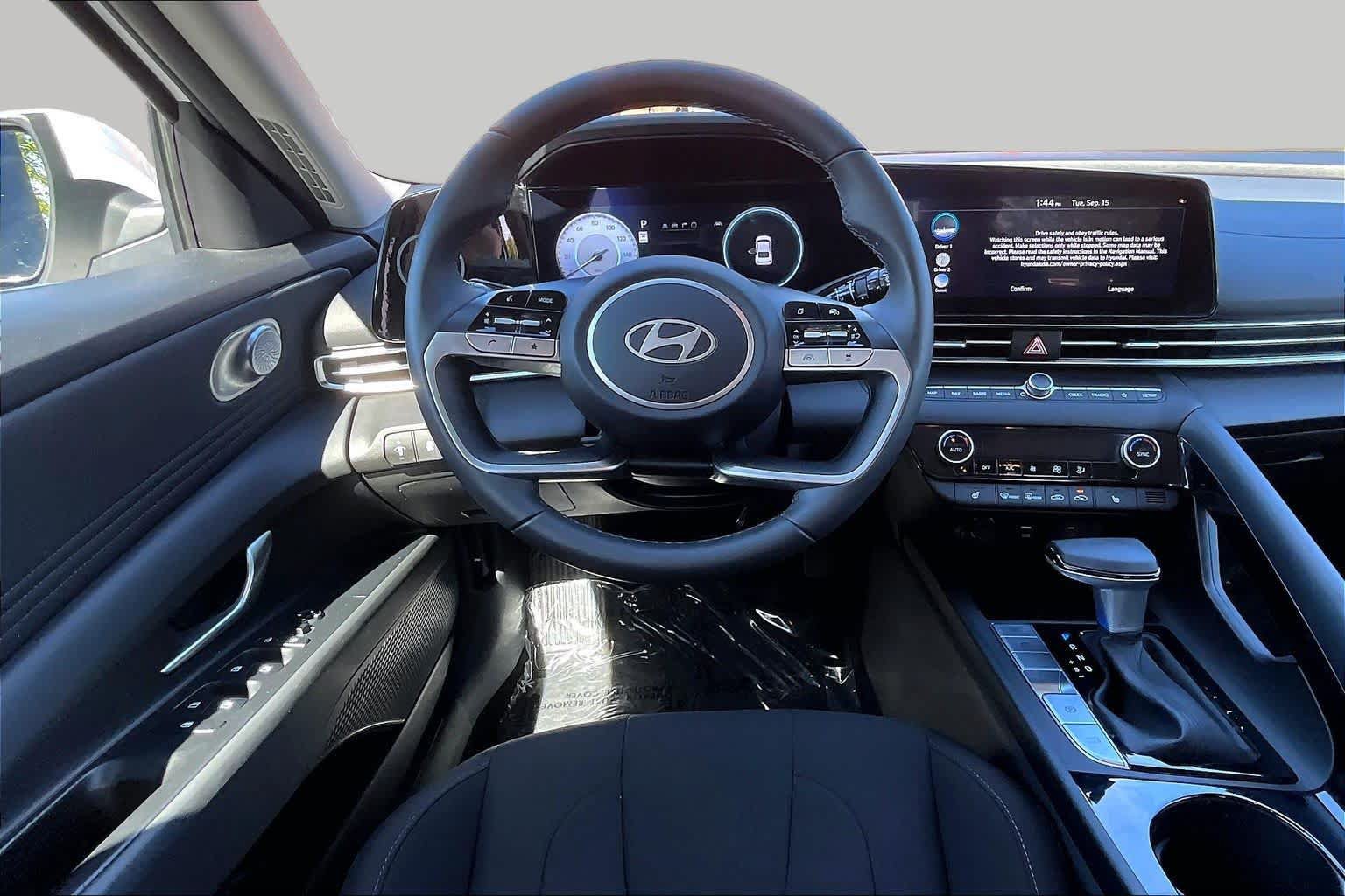Used 2025 Hyundai Elantra SEL FWD image 6