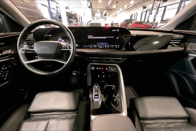 Used 2025 Audi Q5 Premium Plus w/ Premium Plus AWD/4WD image 15
