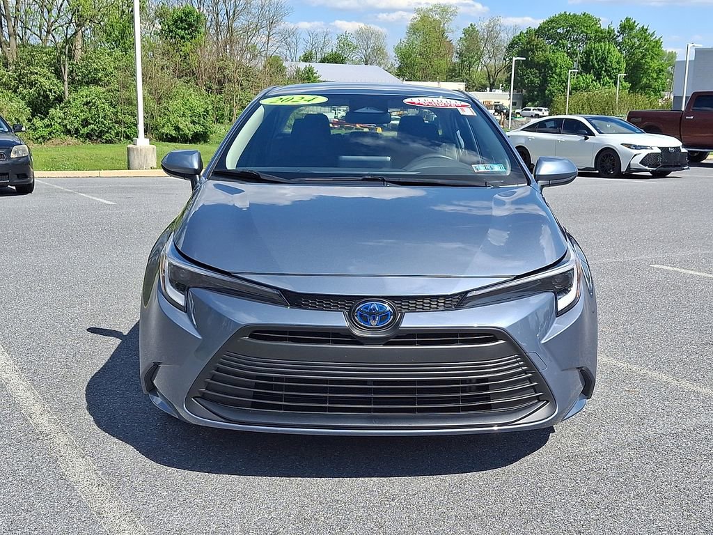 Used 2024 Toyota Corolla LE AWD/4WD image 2