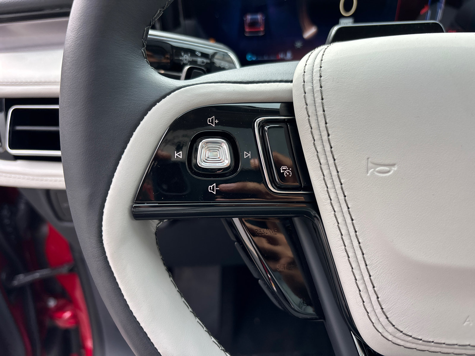 New 2026 Lincoln Aviator AWD image 17