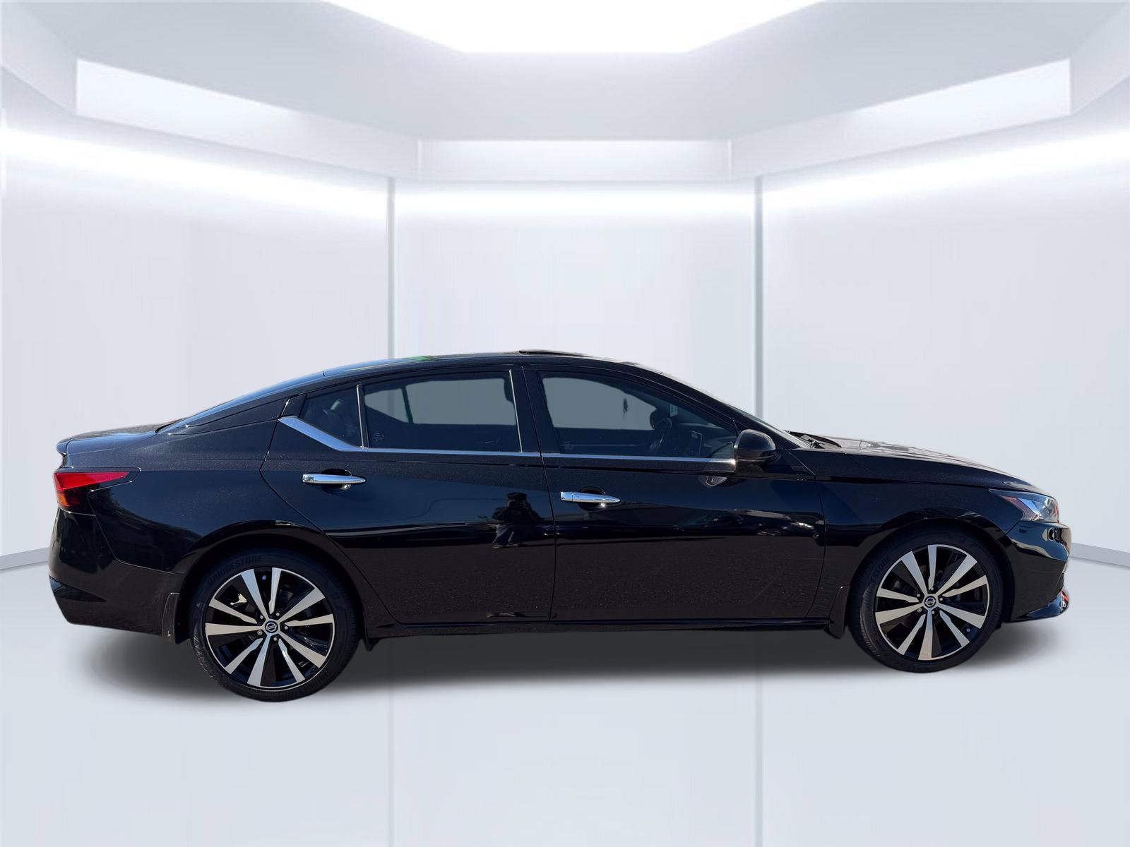 Used 2019 Nissan Altima 2.5 Platinum AWD/4WD image 4