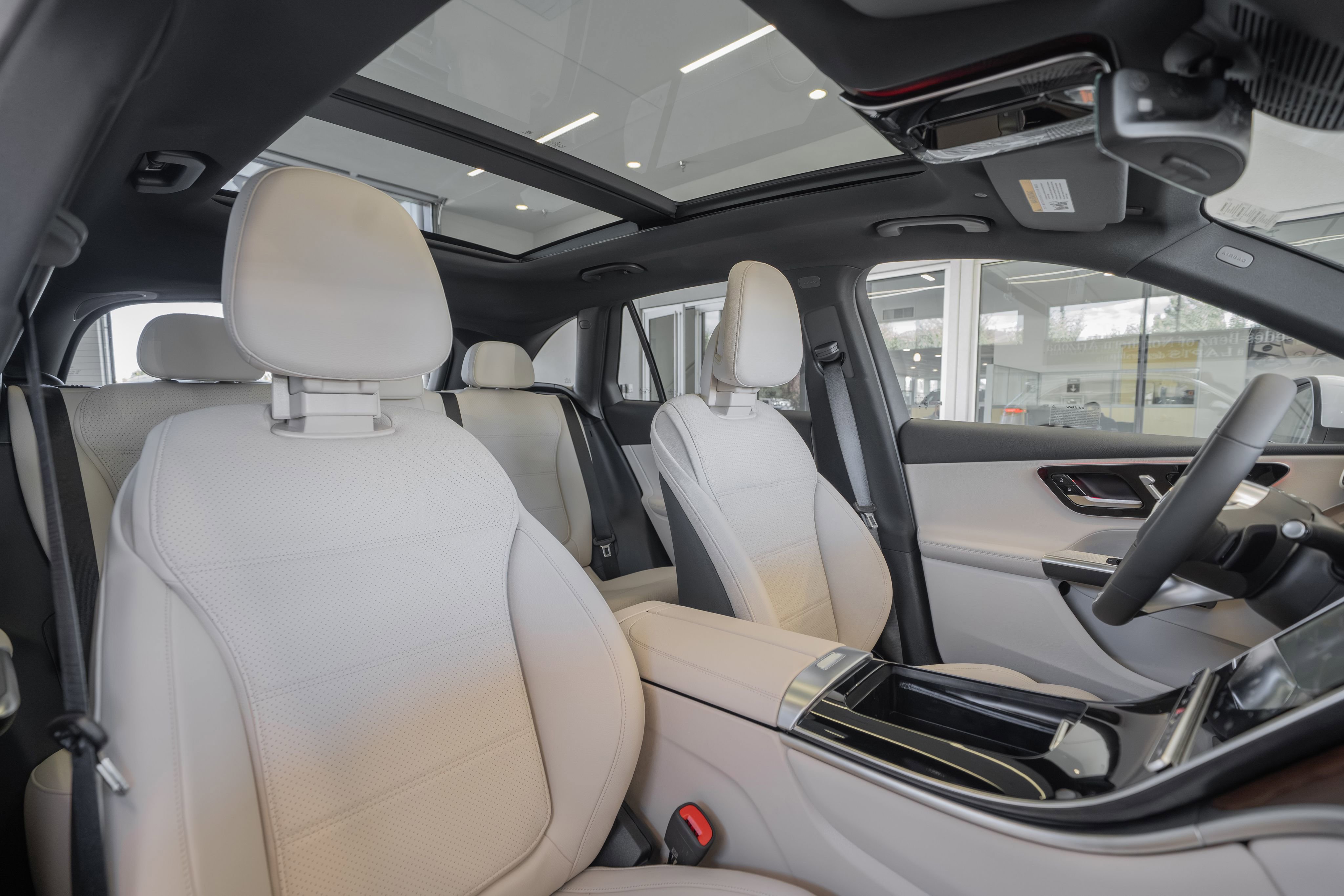 Used 2026 Mercedes-Benz GLC 300 4MATIC image 32