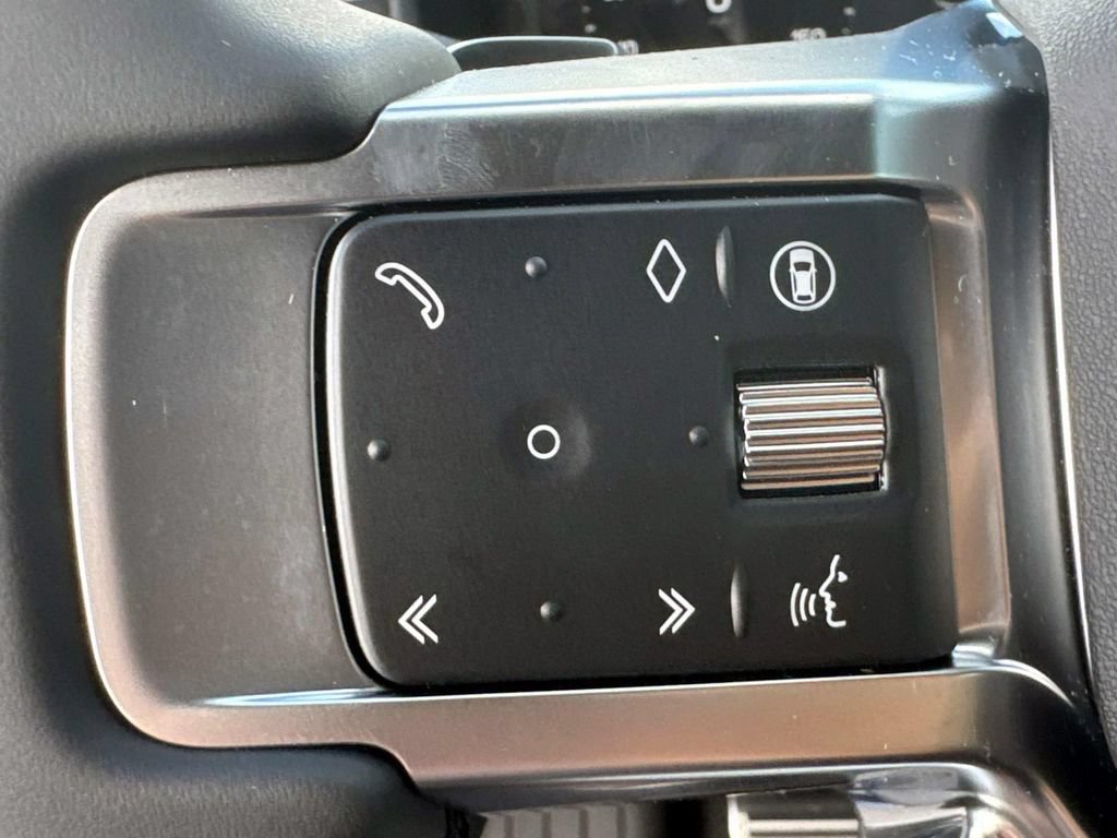 Used 2025 Land Rover Discovery Dynamic SE AWD/4WD image 29