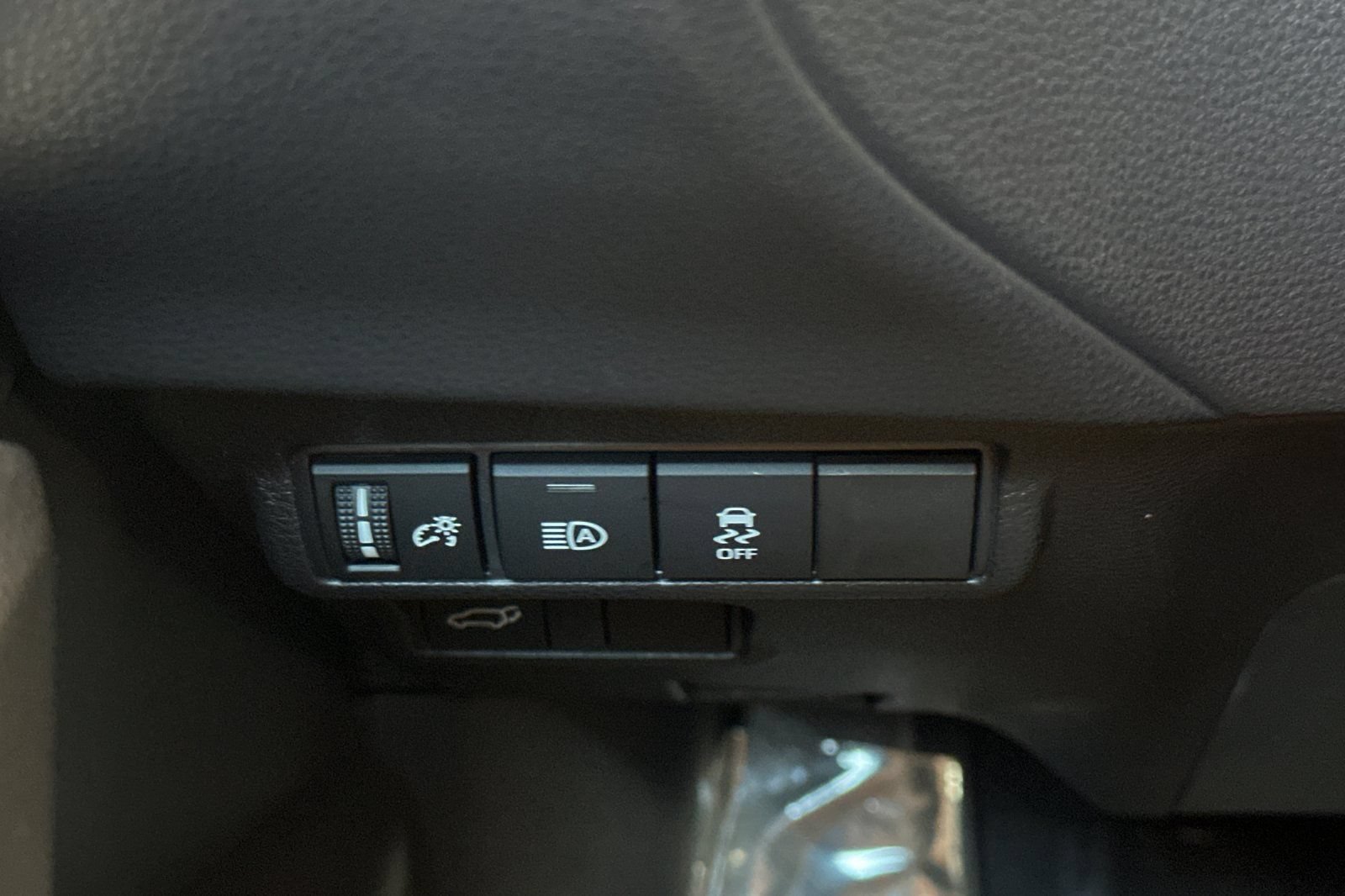 Used 2026 Toyota Corolla Cross XLE w/ Convenience Package FWD image 31