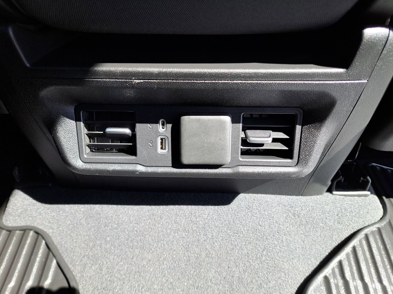 Used 2023 GMC Sierra 1500 SLE image 32