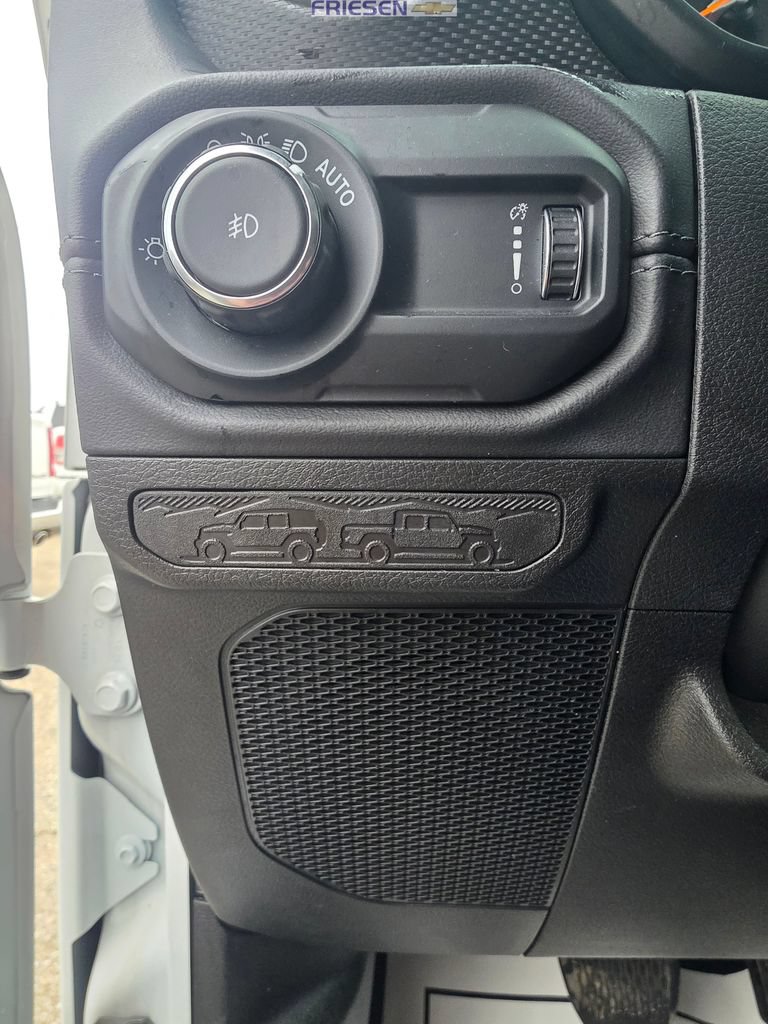 Used 2025 Jeep Wrangler Unlimited Rubicon AWD/4WD image 17