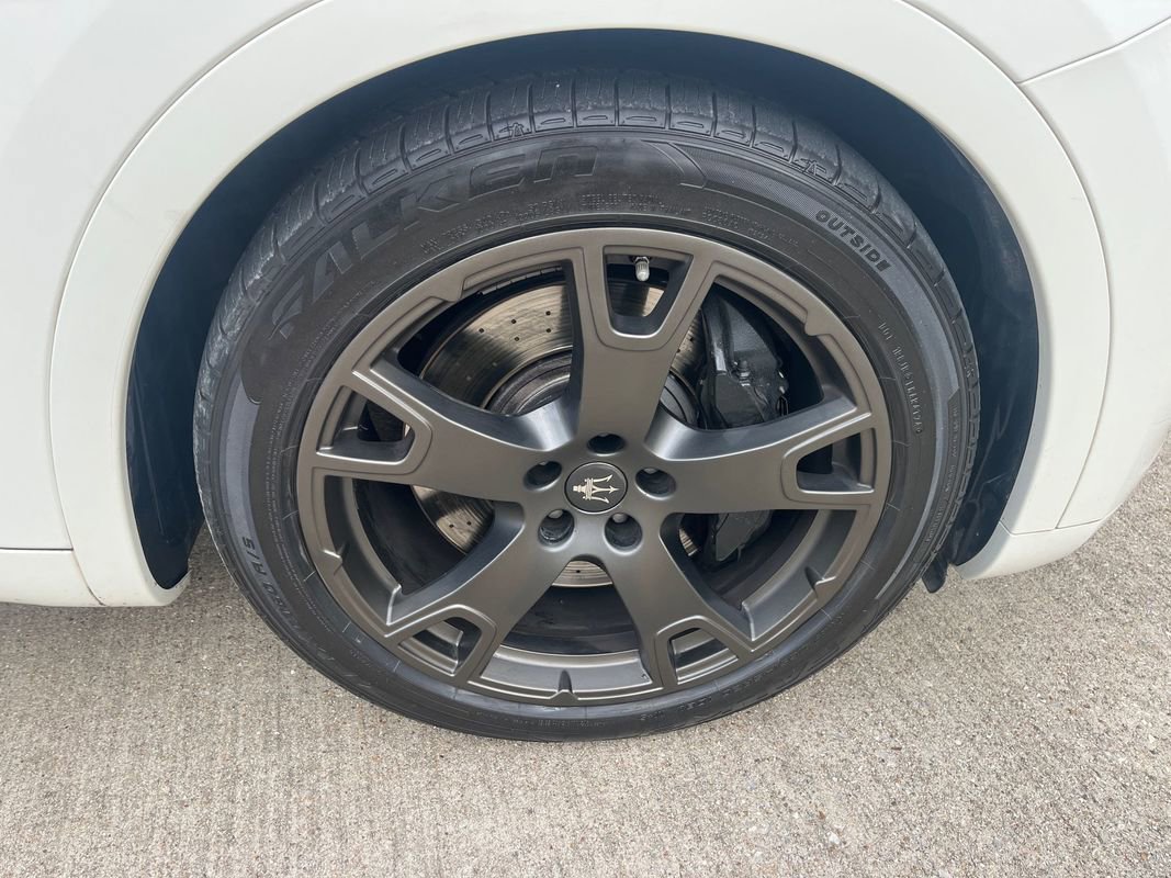 Used 2019 Maserati Levante S AWD/4WD image 12