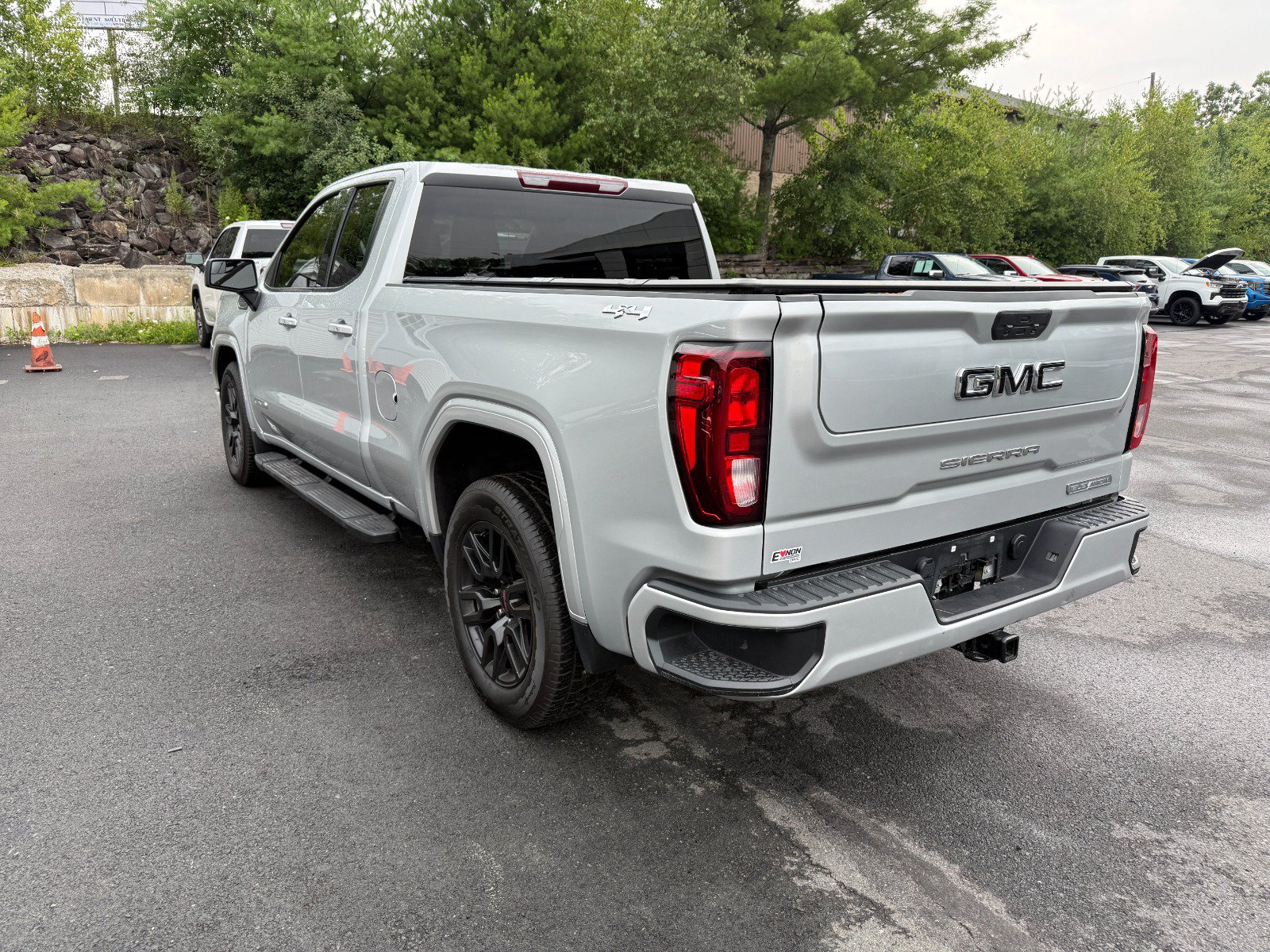 Certified 2022 GMC Sierra 1500 Elevation w/ LPO, Elevation Black Package AWD/4WD image 3