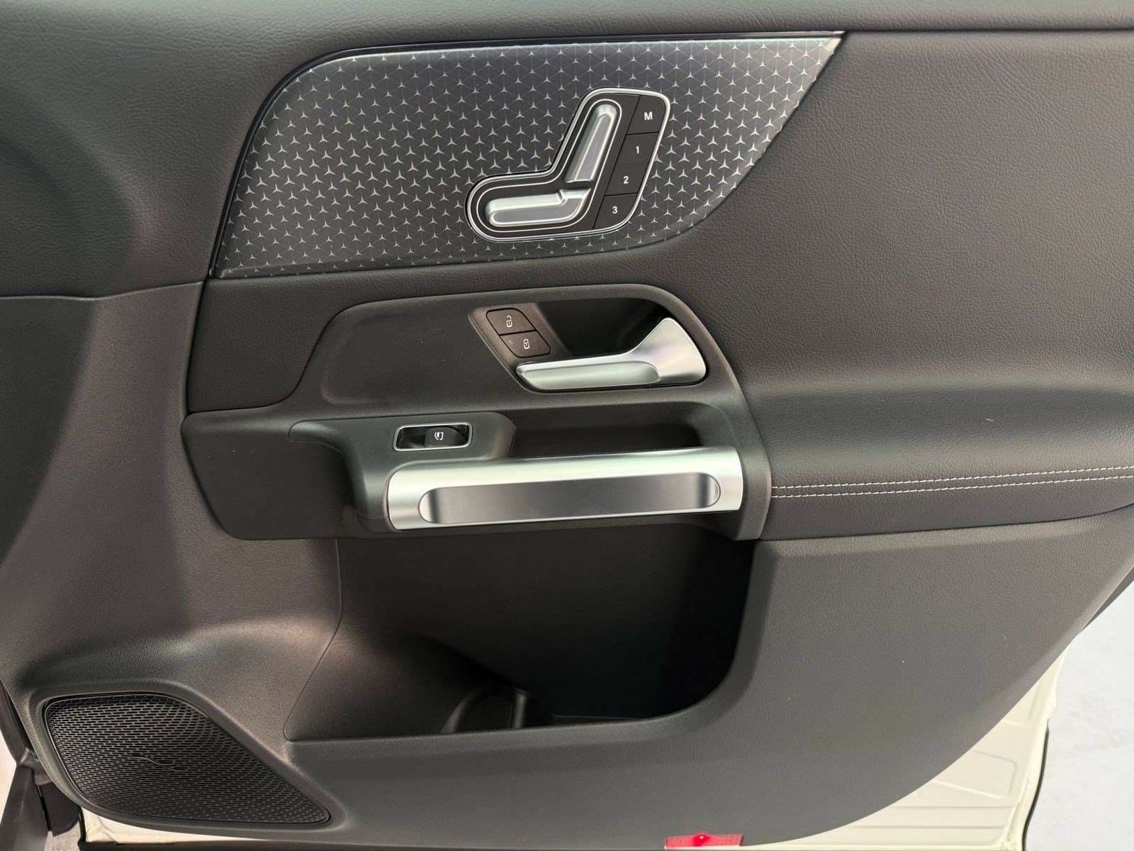 New 2026 Mercedes-Benz GLB 250 image 28