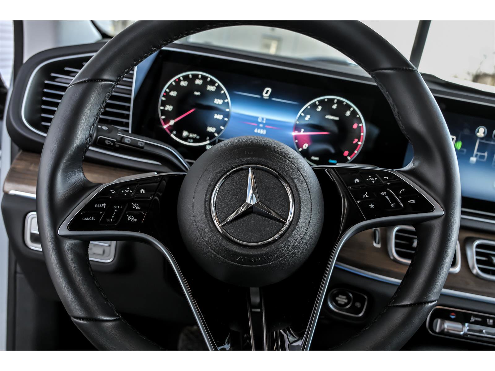 Certified 2025 Mercedes-Benz GLE 350 4MATIC image 16