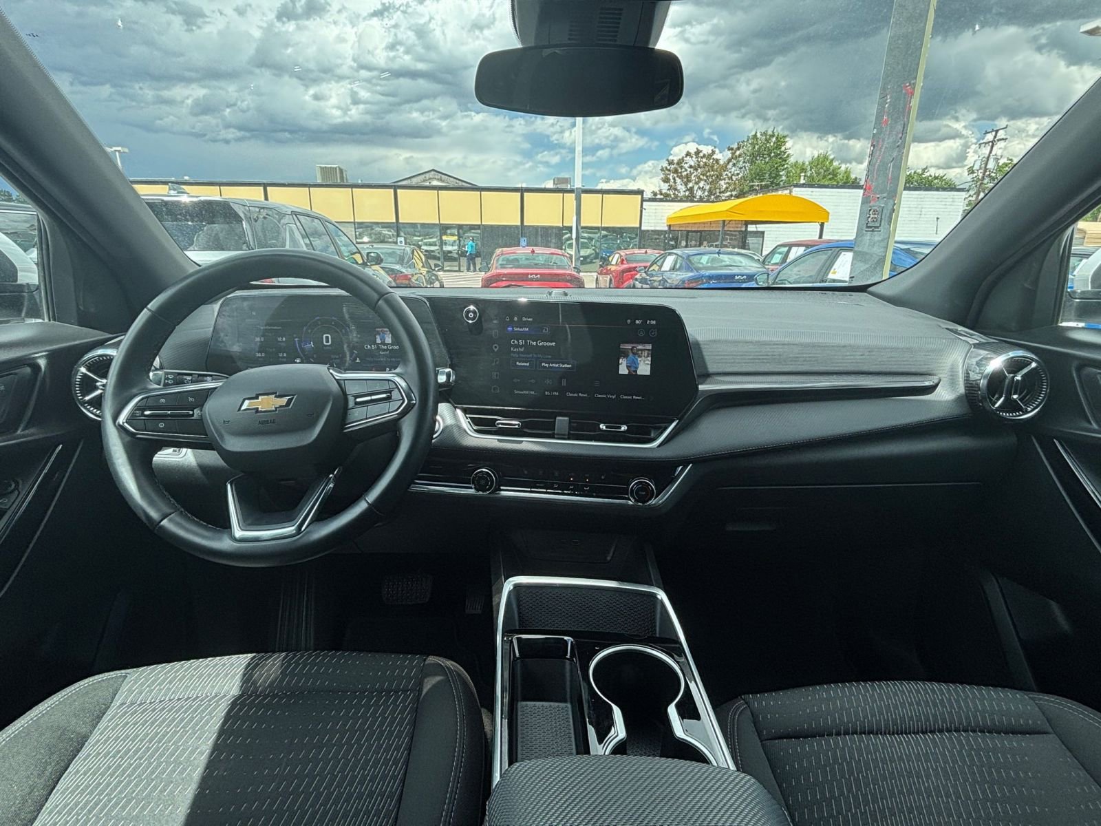 Used 2025 Chevrolet Equinox LT FWD image 31