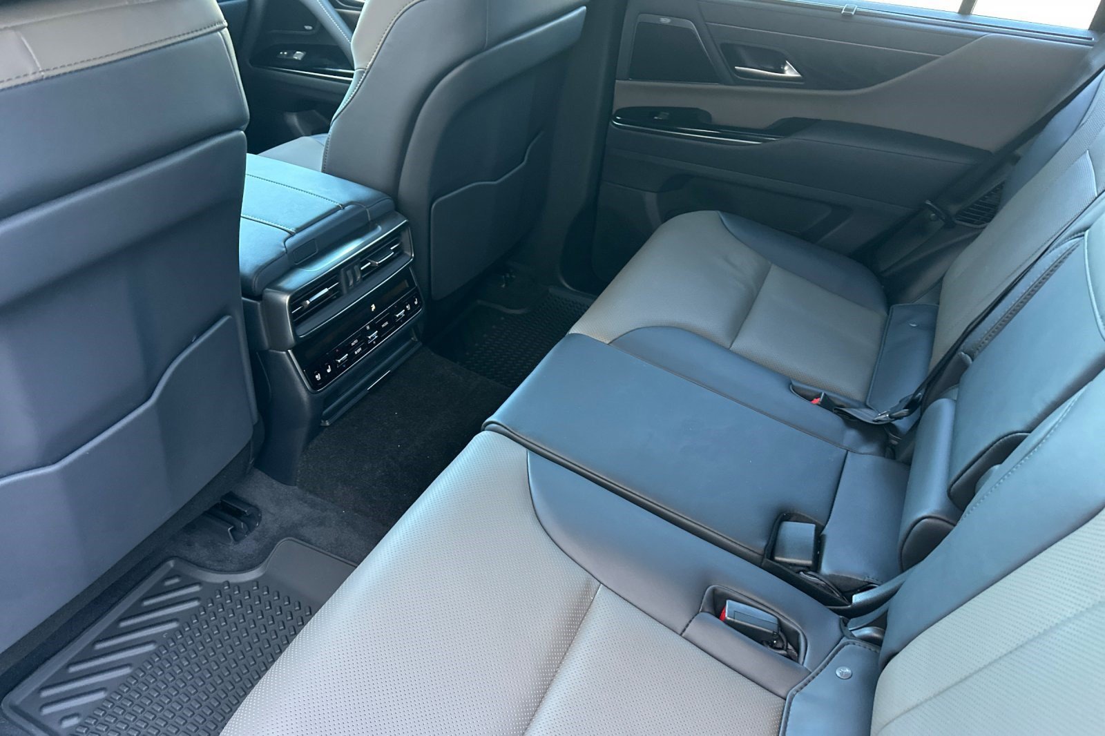 New 2026 Lexus LX 700h Overtrail AWD/4WD image 27