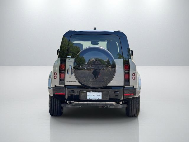 Used 2024 Land Rover Defender 110 X-Dynamic SE image 6