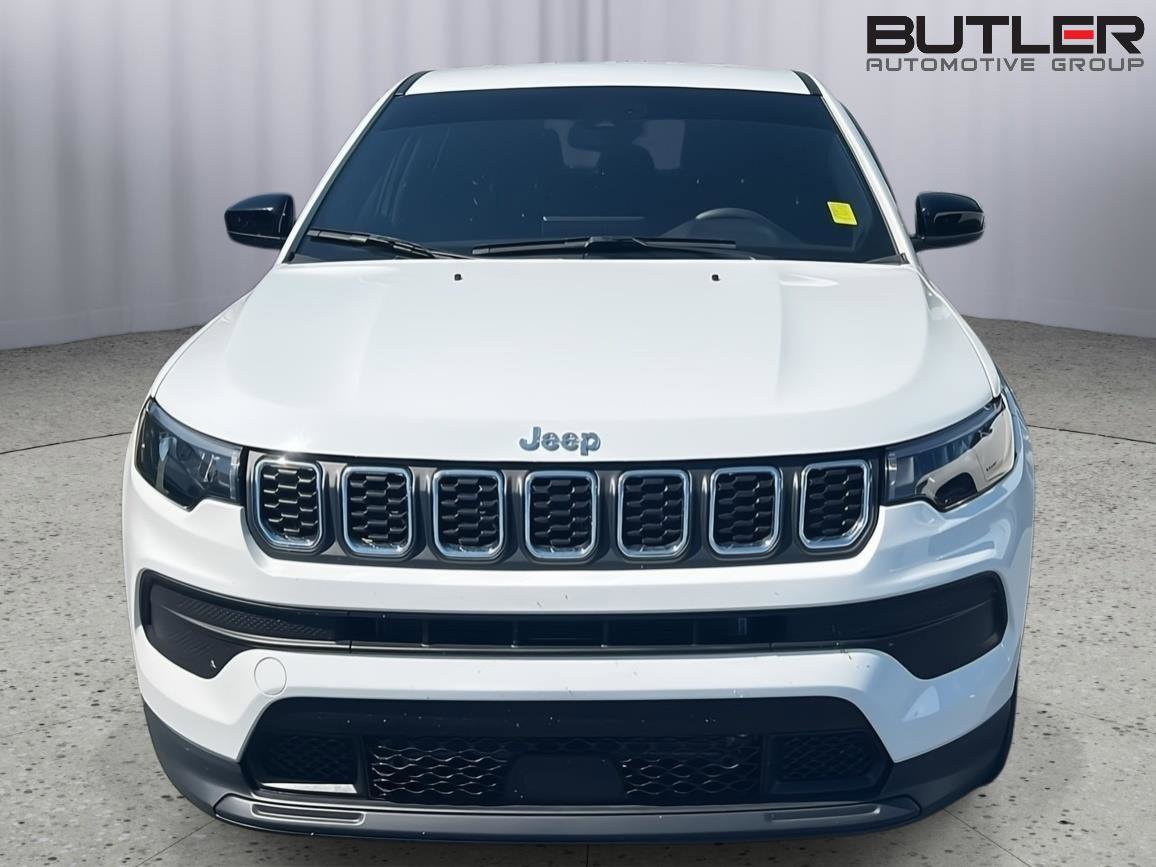 Used 2024 Jeep Compass Sport image 4