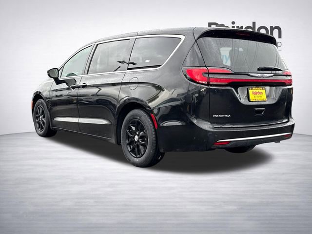 Used 2024 Chrysler Pacifica Touring-L image 5