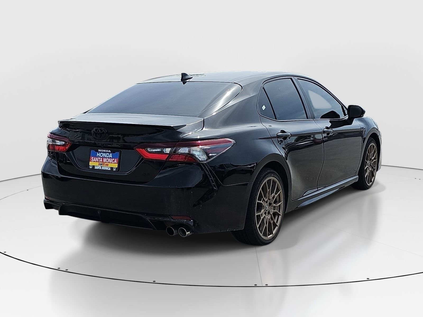 Used 2024 Toyota Camry SE w/ Convenience Package FWD image 5