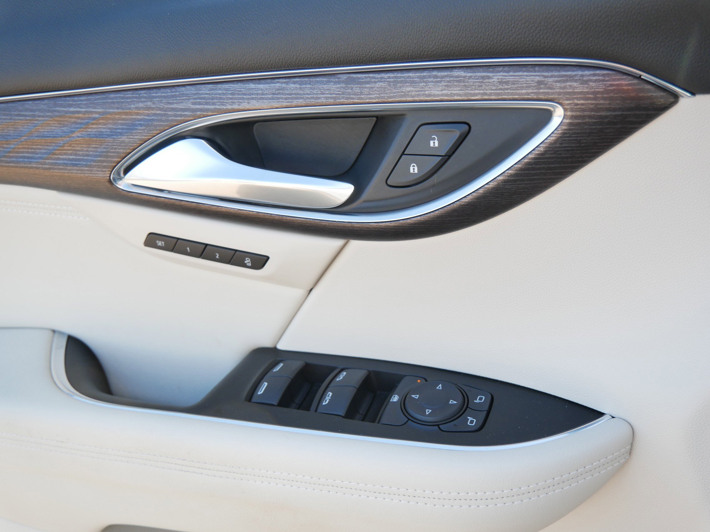 Used 2022 Buick Envision Avenir w/ Technology Package II AWD/4WD image 29