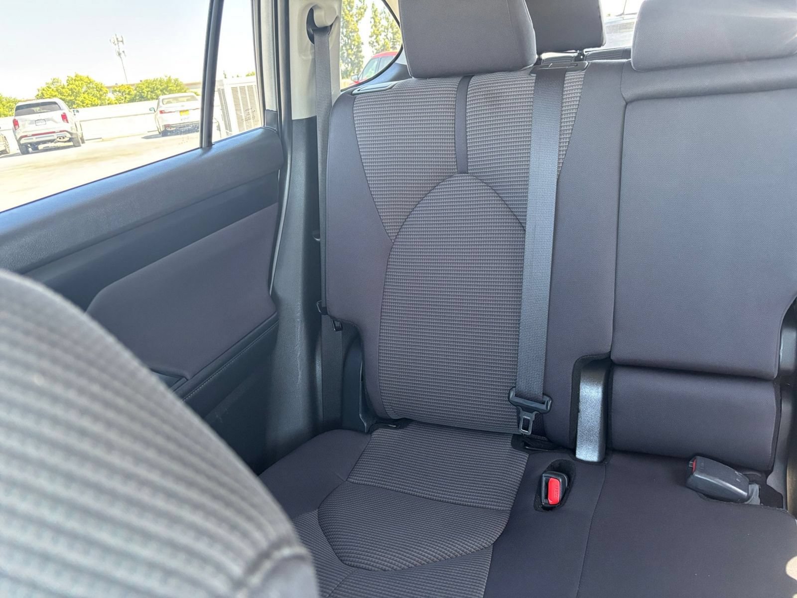 Used 2025 Toyota Highlander LE FWD image 40