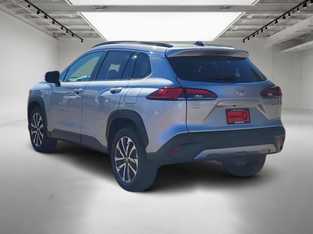 Used 2025 Toyota Corolla Cross XLE FWD image 3