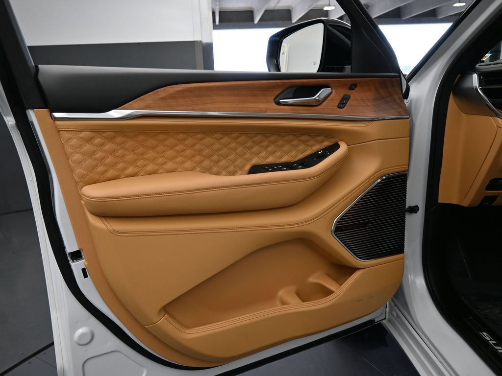 New 2025 Jeep Grand Cherokee L Summit AWD/4WD image 19