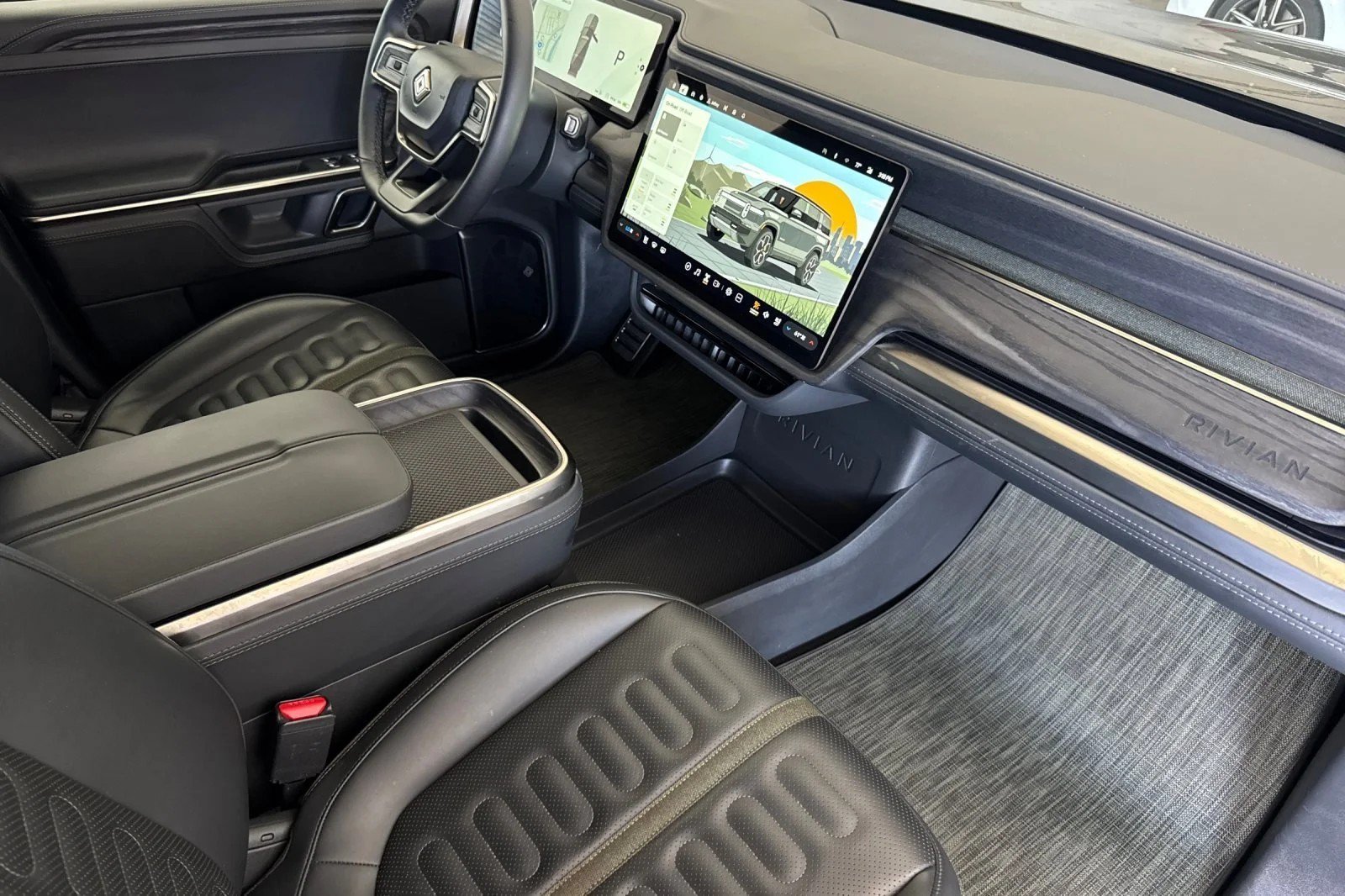Used 2024 Rivian R1S Adventure AWD/4WD image 13